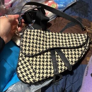 Elegant Black and White Houndstooth Shoulder Bag